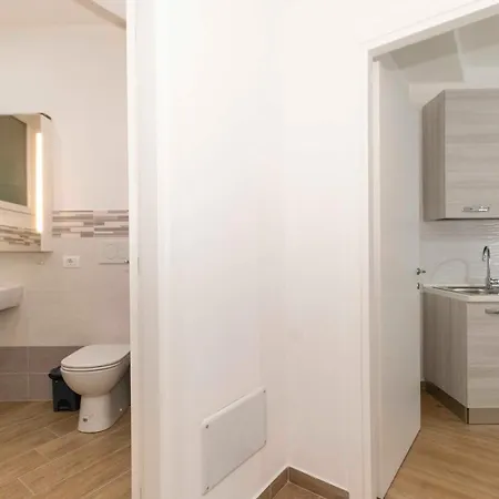 Guesthost - Roomy & Modern Flat Piazza Statuto Turín