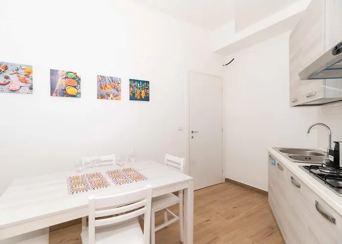Apartmán Guesthost - Roomy & Modern Flat Piazza Statuto Turín