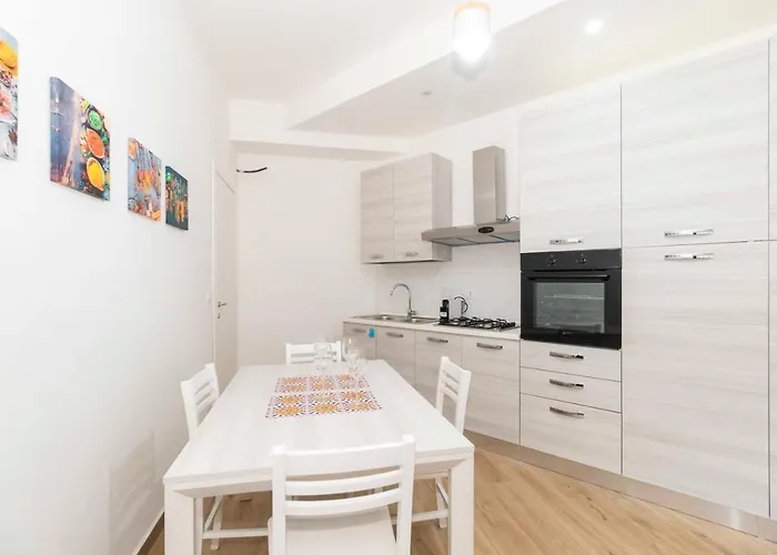 Guesthost - Roomy & Modern Flat Piazza Statuto *