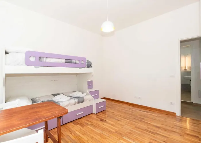 Guesthost - Roomy & Modern Flat Piazza Statuto Turín