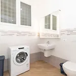 Guesthost - Roomy & Modern Flat Piazza Statuto דירה
