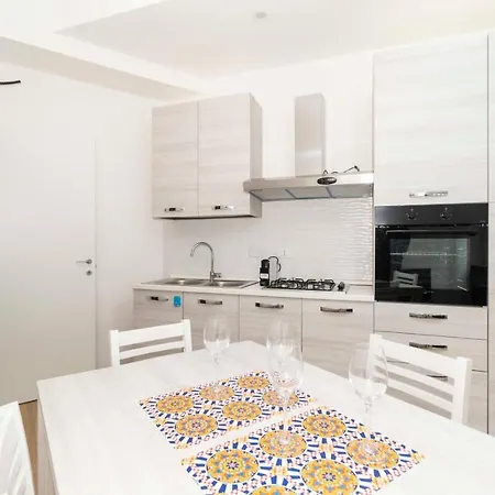 Daire Guesthost - Roomy & Modern Flat Piazza Statuto *