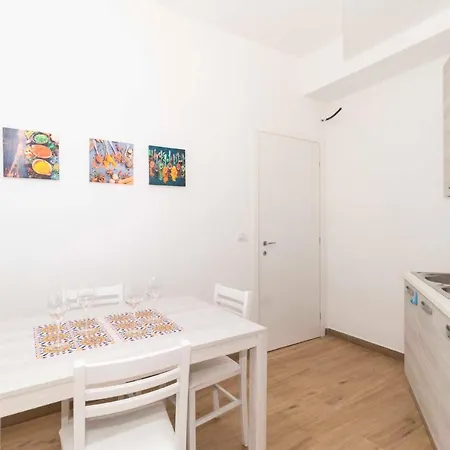 Daire Guesthost - Roomy & Modern Flat Piazza Statuto Torino