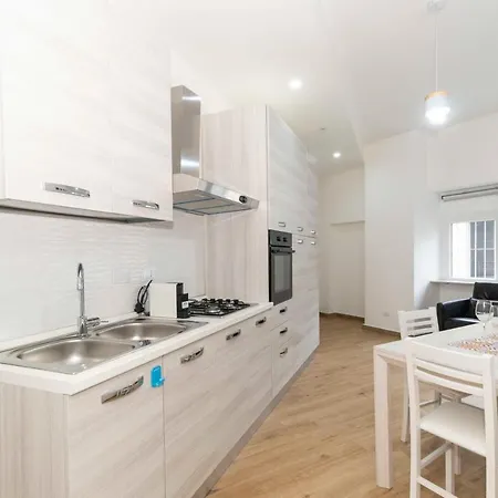 Guesthost - Roomy & Modern Flat Piazza Statuto Daire *