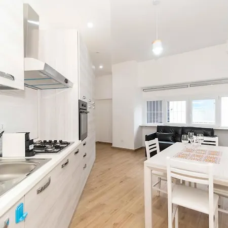 Daire Guesthost - Roomy & Modern Flat Piazza Statuto Torino
