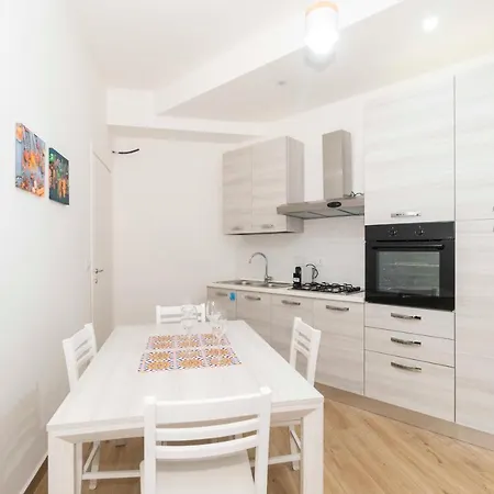 Guesthost - Roomy & Modern Flat Piazza Statuto *
