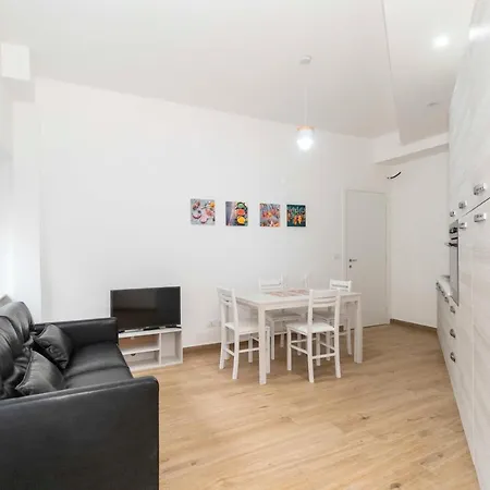 Guesthost - Roomy & Modern Flat Piazza Statuto *