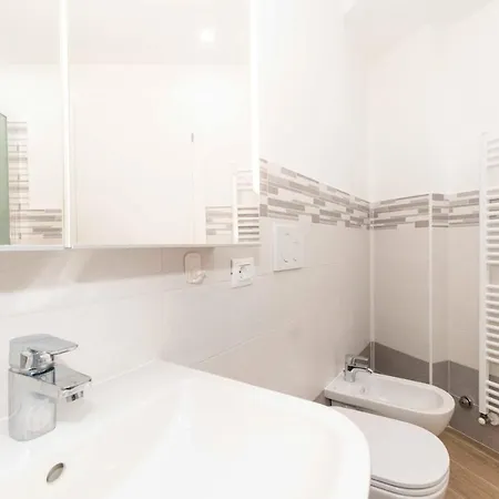 Guesthost - Roomy & Modern Flat Piazza Statuto