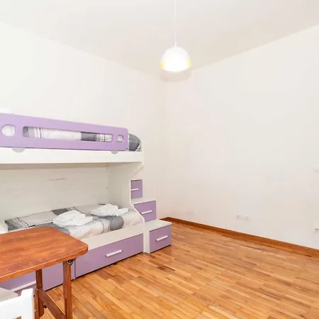 Guesthost - Roomy & Modern Flat Piazza Statuto 토리노