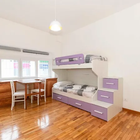 Guesthost - Roomy & Modern Flat Piazza Statuto Daire *