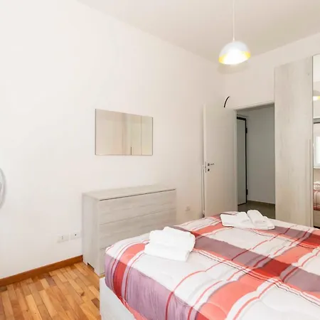 Guesthost - Roomy & Modern Flat Piazza Statuto トリノ