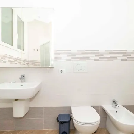 Daire Guesthost - Roomy & Modern Flat Piazza Statuto Torino