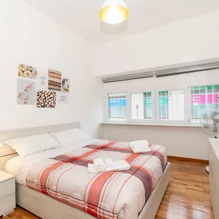 Guesthost - Roomy & Modern Flat Piazza Statuto Daire *