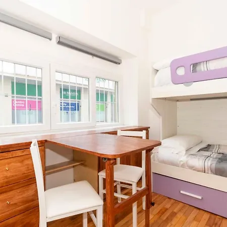 Guesthost - Roomy & Modern Flat Piazza Statuto Daire *