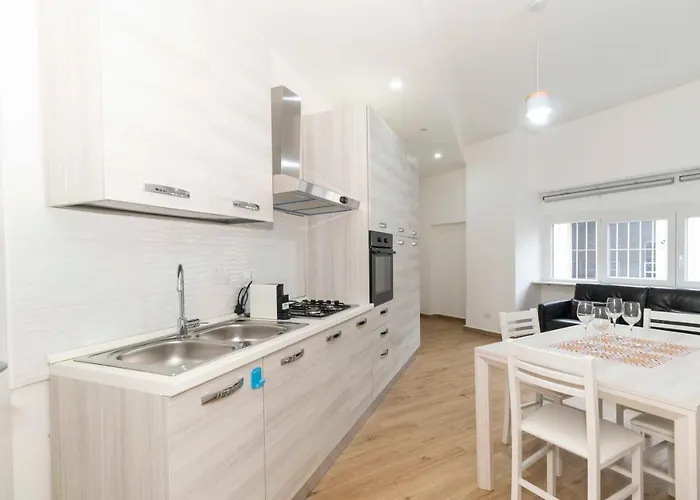 Guesthost - Roomy & Modern Flat Piazza Statuto アパート *