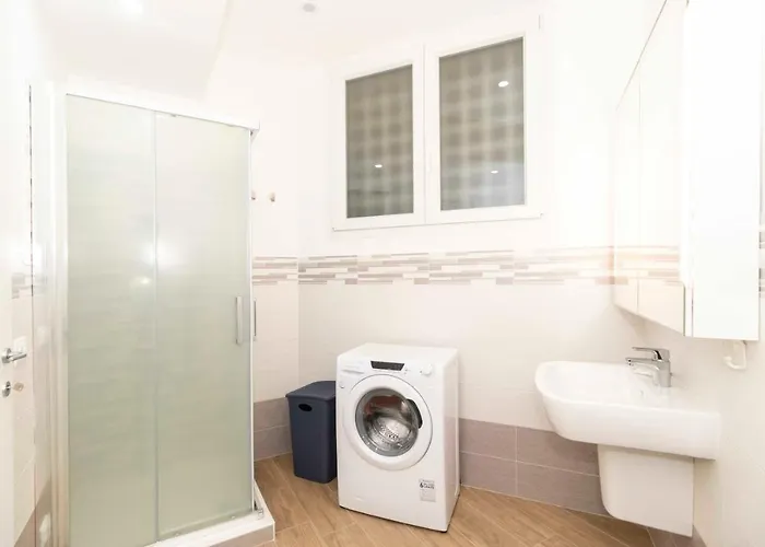 Guesthost - Roomy & Modern Flat Piazza Statuto トリノ