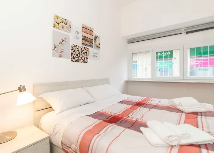 アパート Guesthost - Roomy & Modern Flat Piazza Statuto トリノ