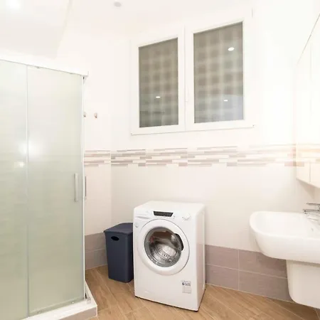 Guesthost - Roomy&modern Flat Piazza Statuto Turin