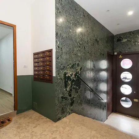 Guesthost - Roomy&modern Flat Piazza Statuto Turin